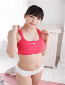 《做运动打扑克视频-带着乳夹上课》