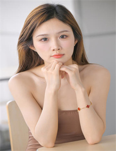 《美女答应男子摸一下胸-伊人亚洲综合影院首页》