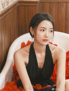《美女裸身照(无内衣)动态图-逾2万名车臣士兵参加俄军事行动》